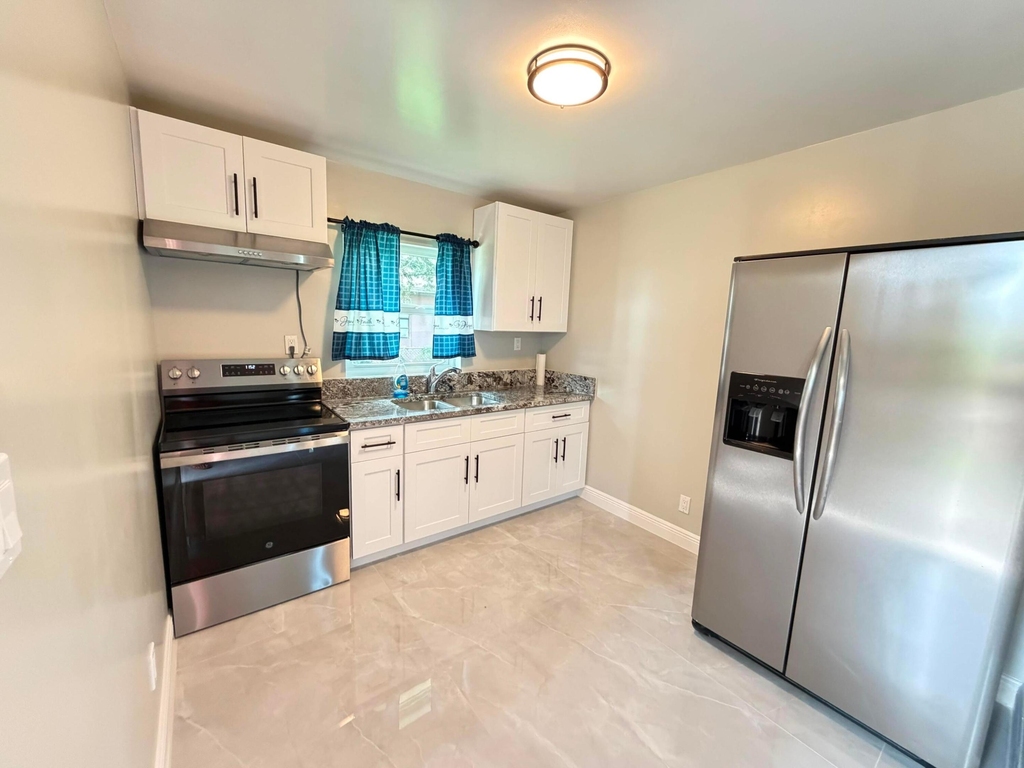 1127 Avenue E - Photo 9