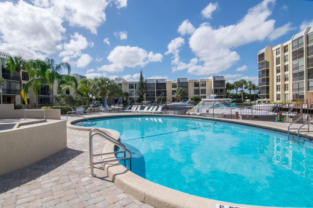 4 Royal Palm Way - Photo 27