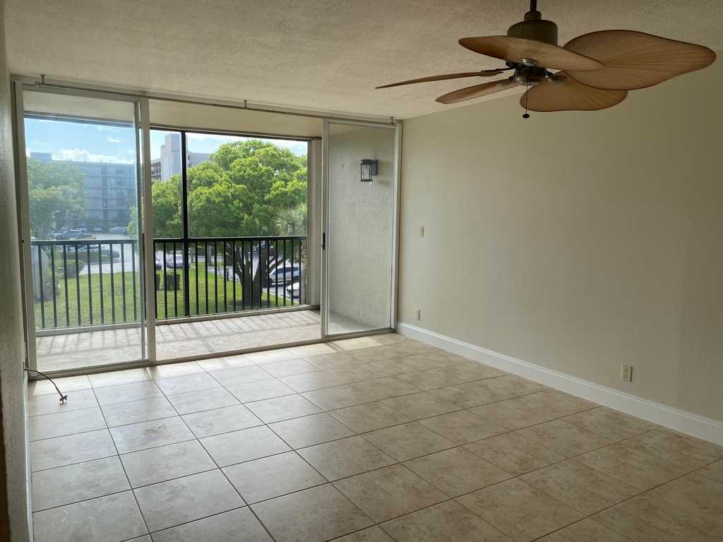 4 Royal Palm Way - Photo 20