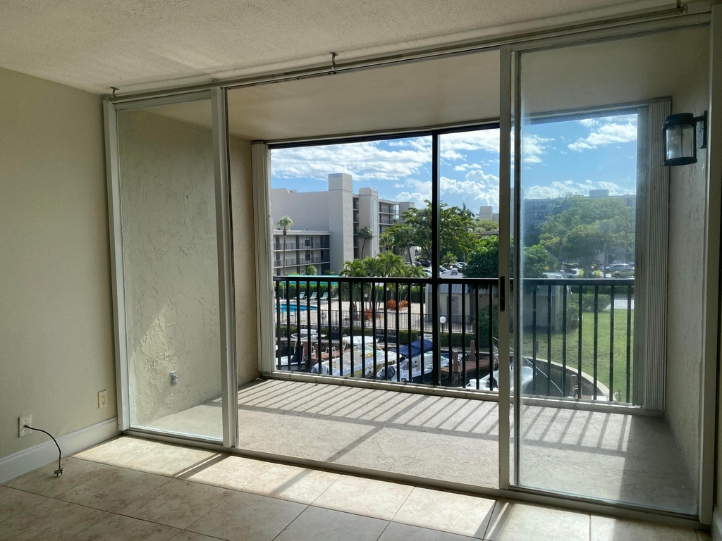 4 Royal Palm Way - Photo 6