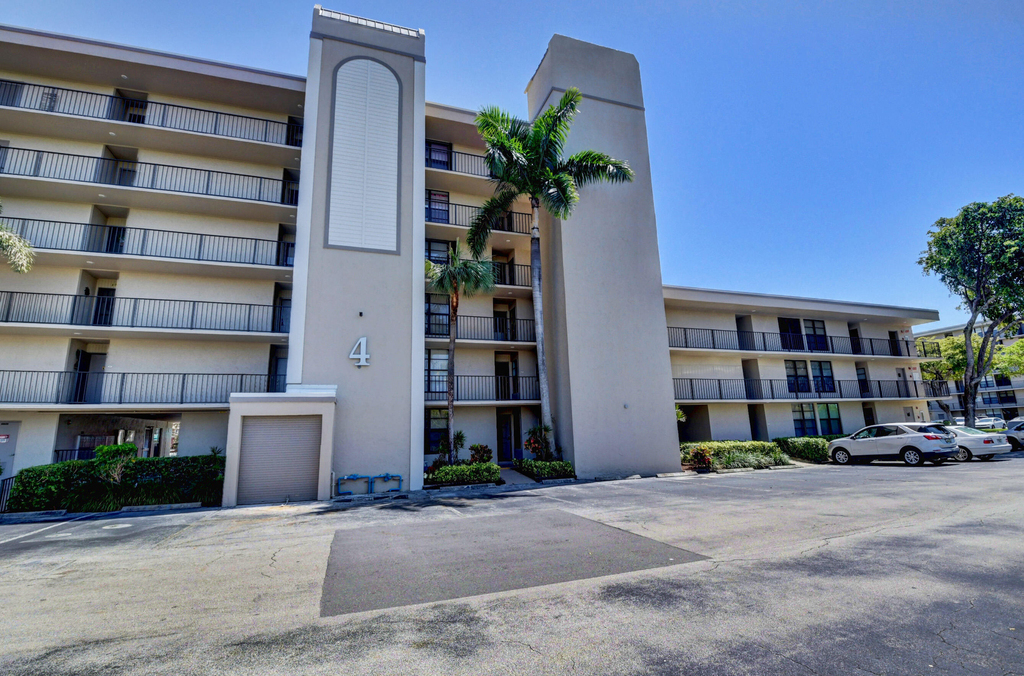 4 Royal Palm Way - Photo 23