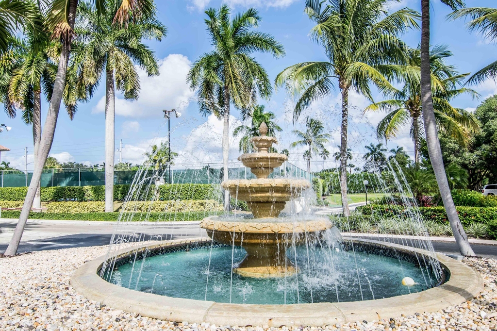 4 Royal Palm Way - Photo 26