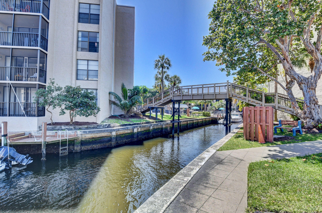 4 Royal Palm Way - Photo 28