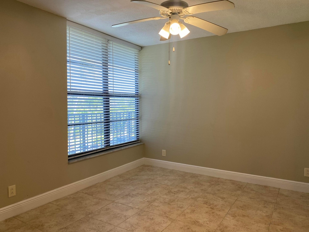 4 Royal Palm Way - Photo 17