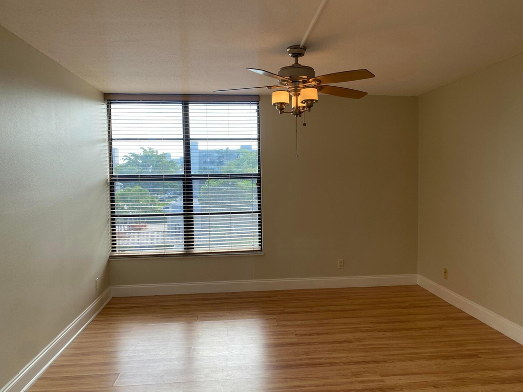 4 Royal Palm Way - Photo 15