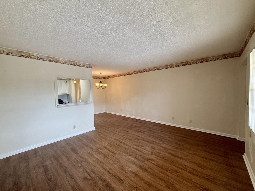 32 Kingswood B - Photo 2