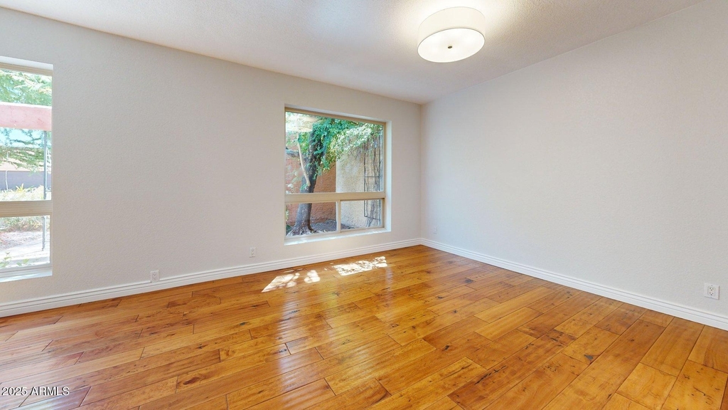 2534 S Grandview Avenue - Photo 14