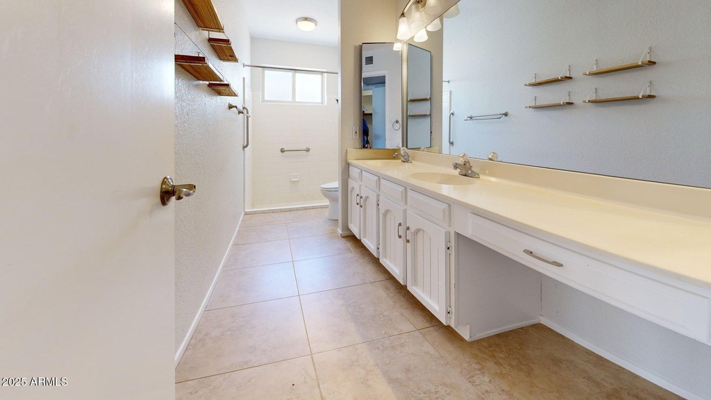 2534 S Grandview Avenue - Photo 23