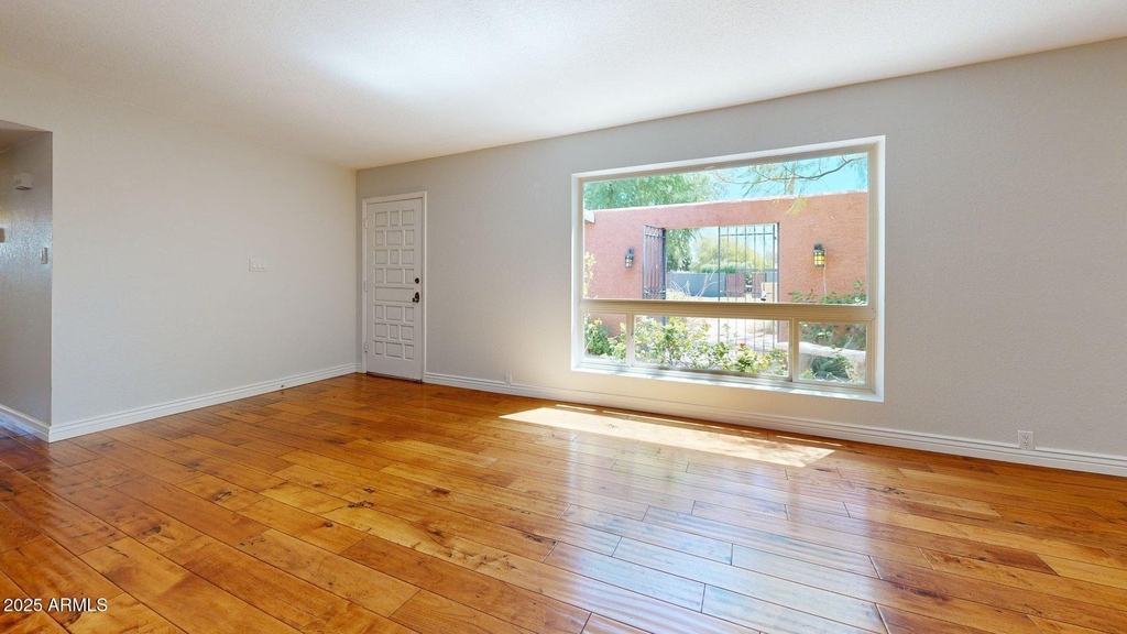 2534 S Grandview Avenue - Photo 6