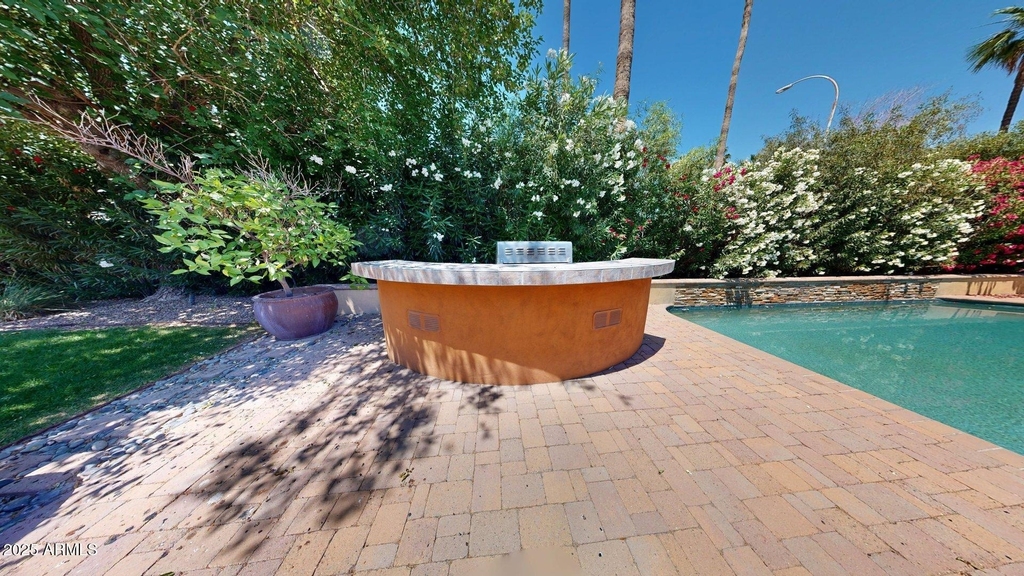 2534 S Grandview Avenue - Photo 3