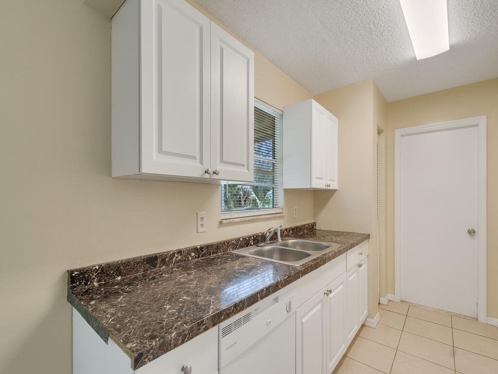 205 Sw Voltair Terrace - Photo 1