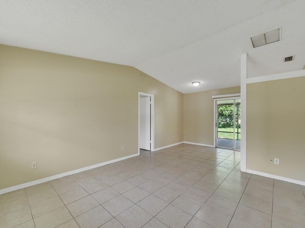 205 Sw Voltair Terrace - Photo 6