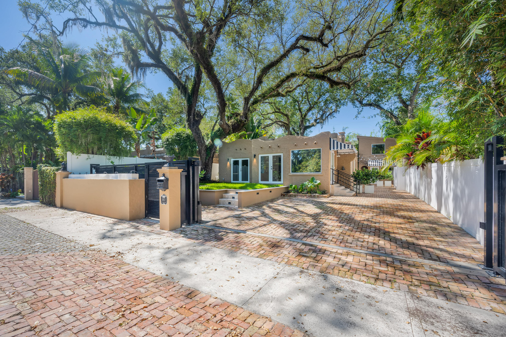 1612 Se 2nd Street - Photo 0