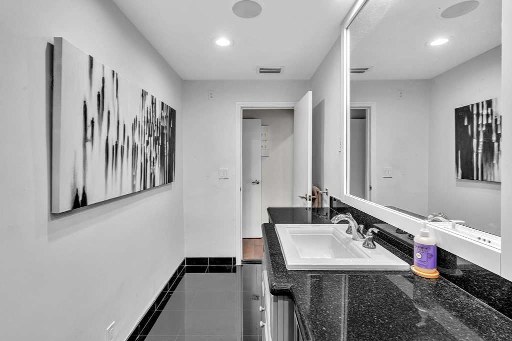 746 Ne 16th Terrace - Photo 26
