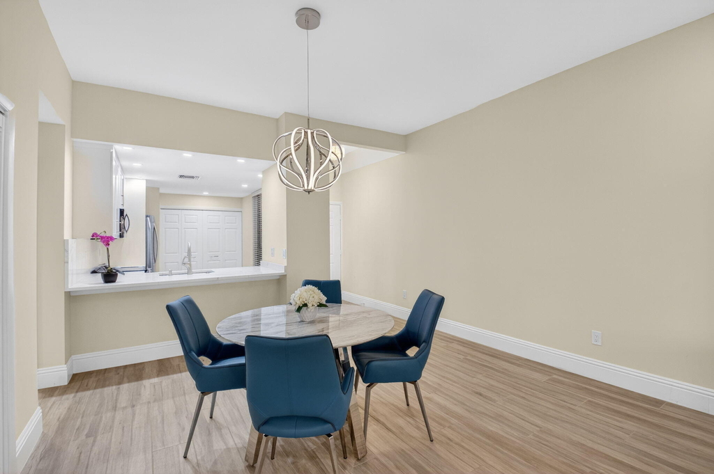 7484 La Paz Boulevard - Photo 10