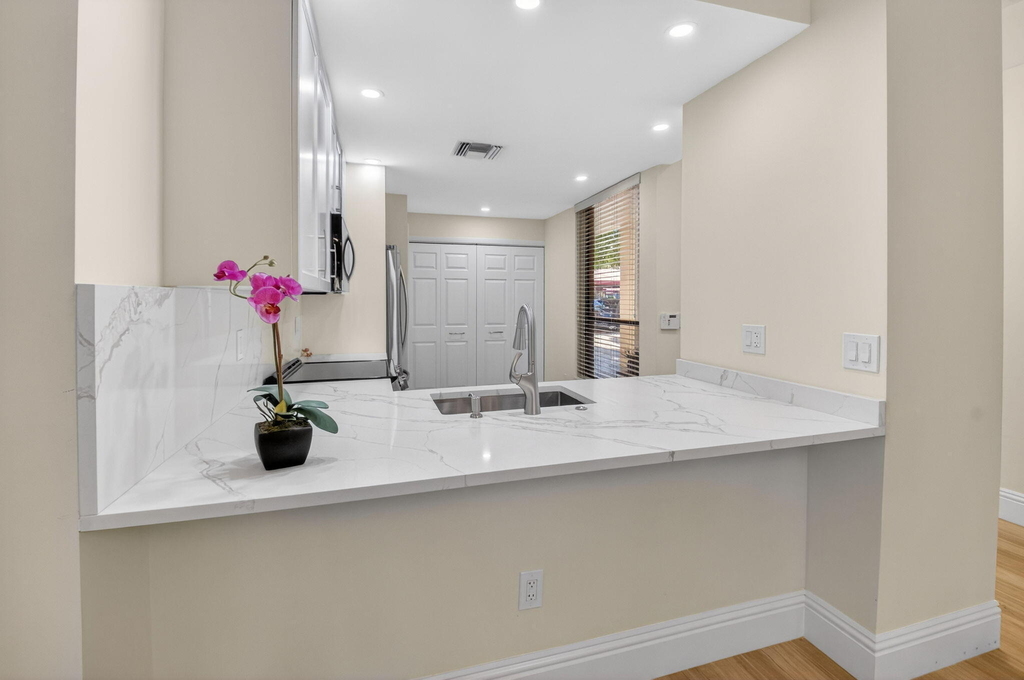 7484 La Paz Boulevard - Photo 20