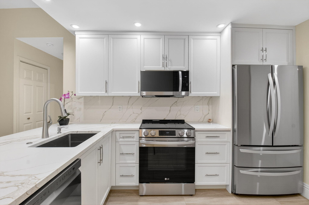 7484 La Paz Boulevard - Photo 14