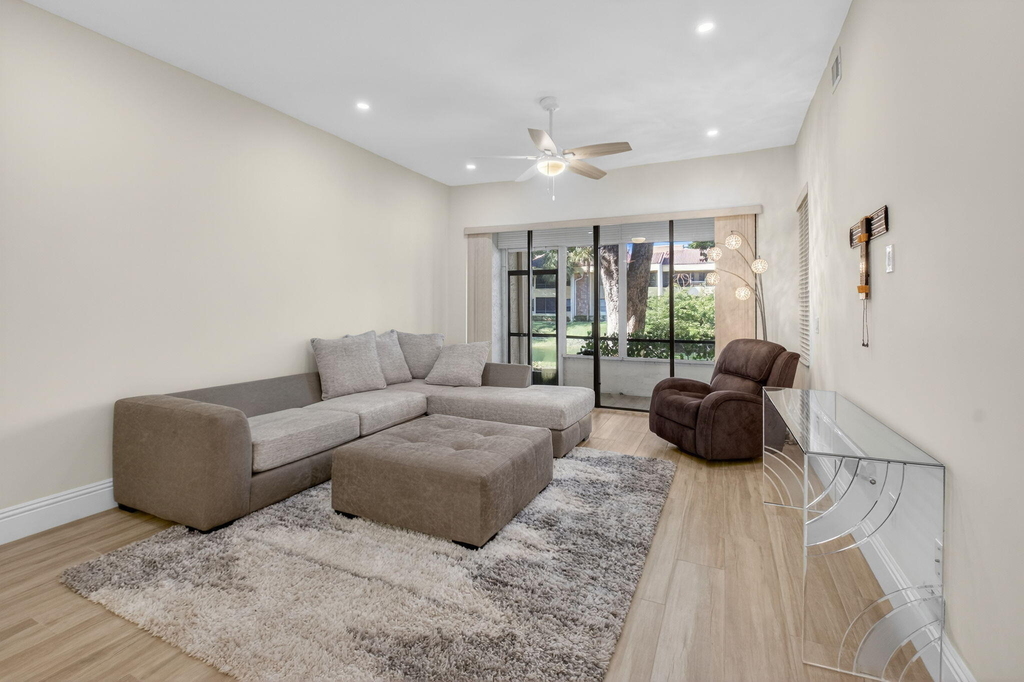7484 La Paz Boulevard - Photo 2