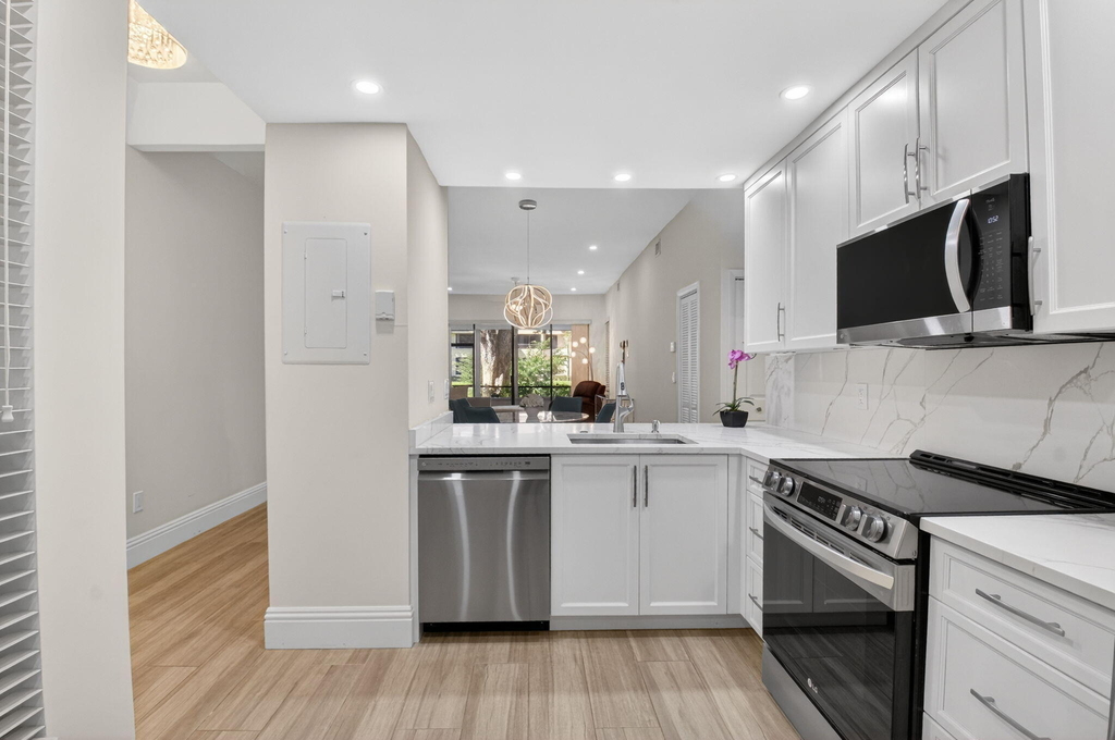 7484 La Paz Boulevard - Photo 17