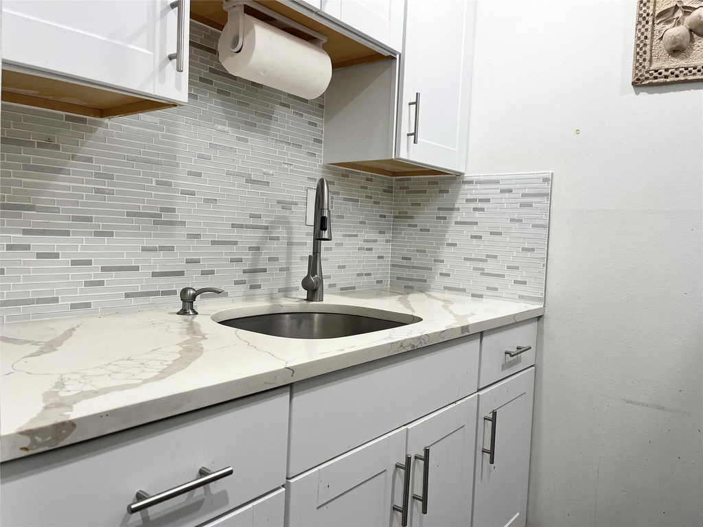 4135 Nw 88th Avenue - Photo 0