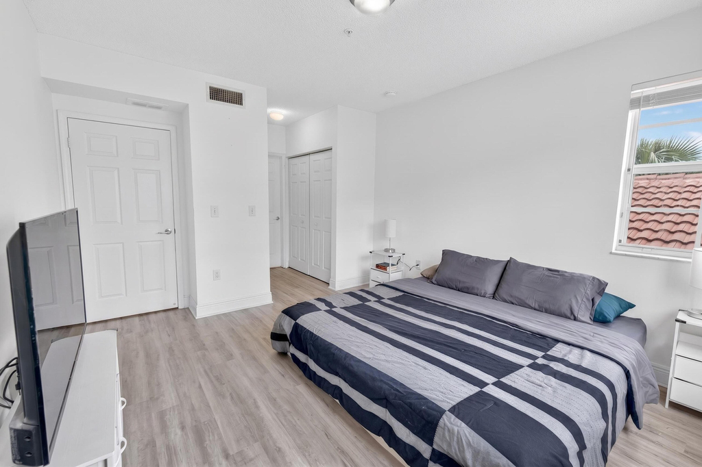 8020 N Nob Hill Road - Photo 9