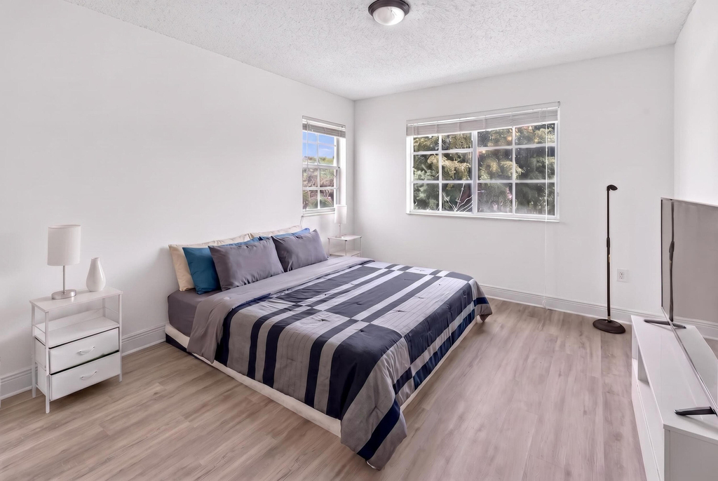 8020 N Nob Hill Road - Photo 10
