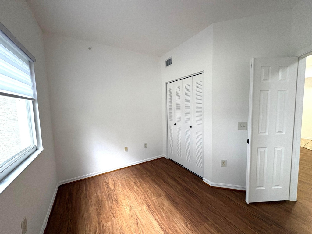 340 Crestwood Circle - Photo 5