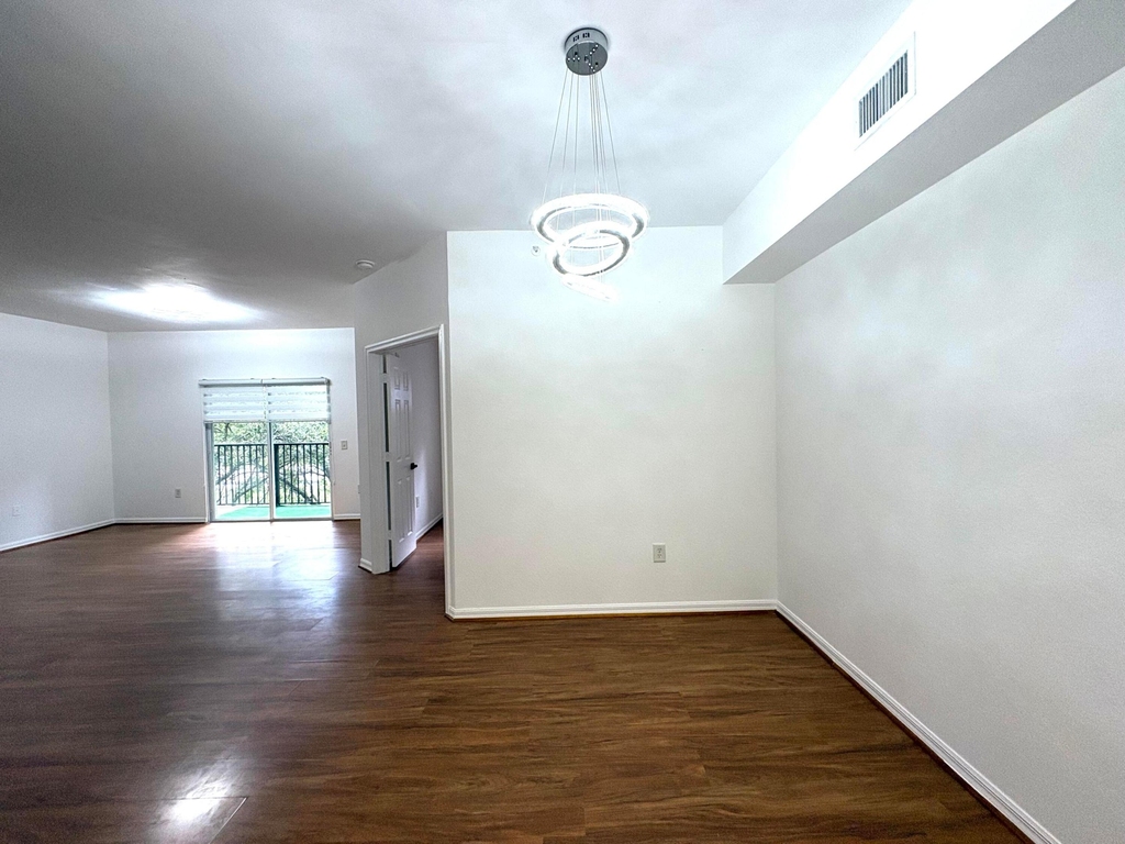 340 Crestwood Circle - Photo 4