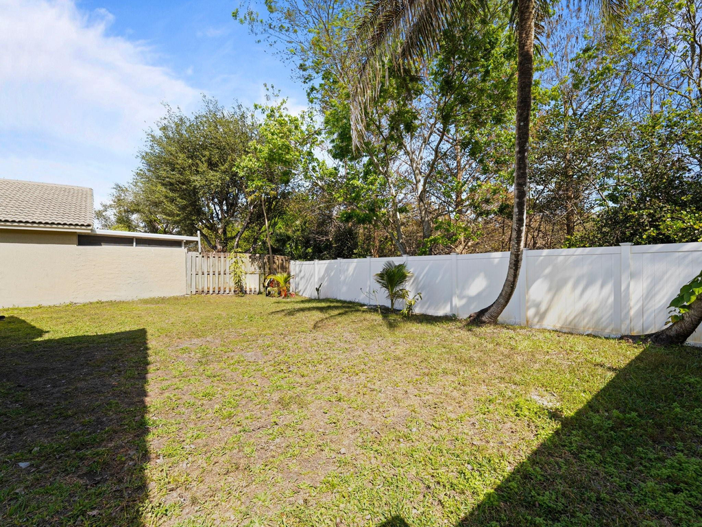 181 Sw 203rd Avenue - Photo 16