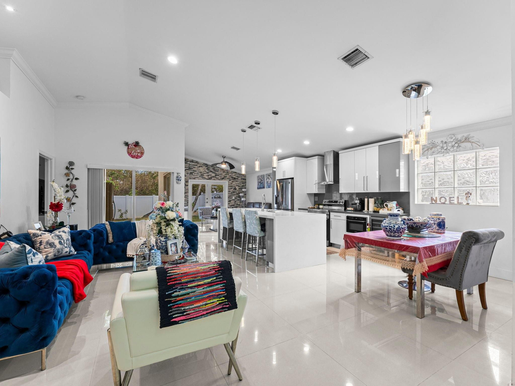181 Sw 203rd Avenue - Photo 4