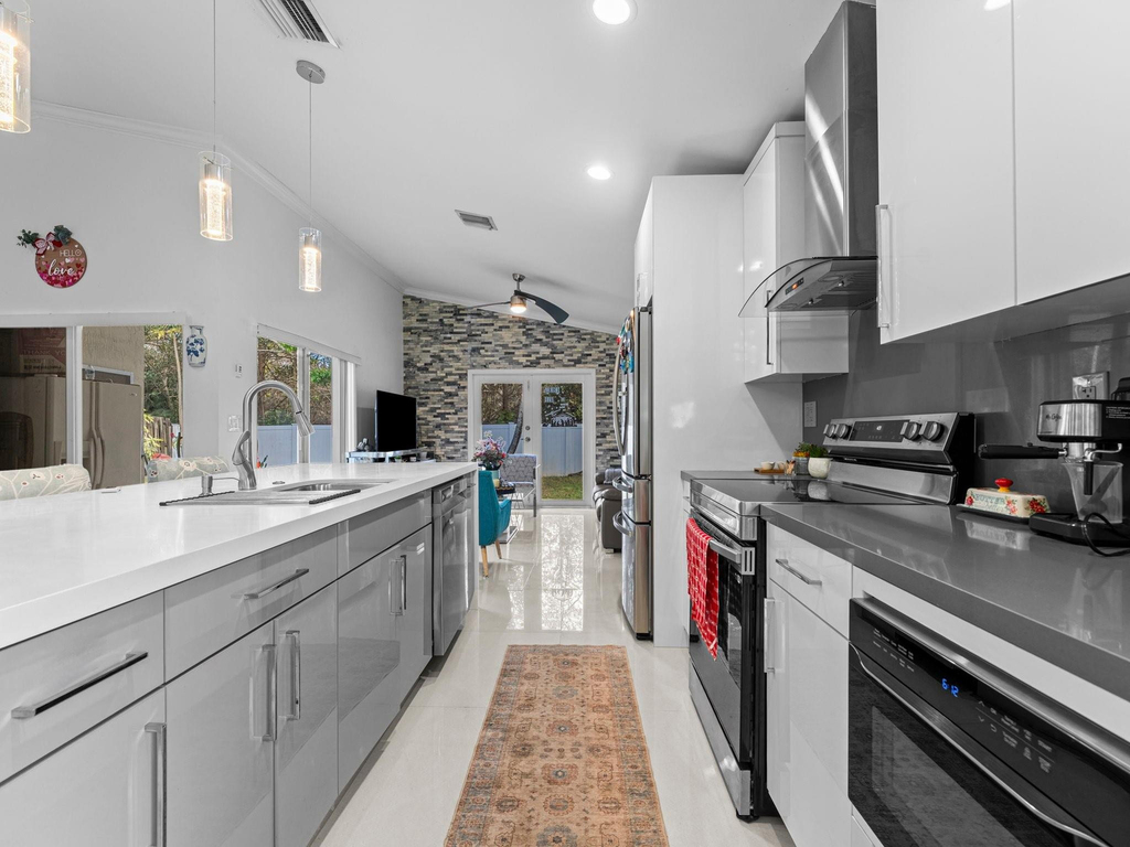 181 Sw 203rd Avenue - Photo 3