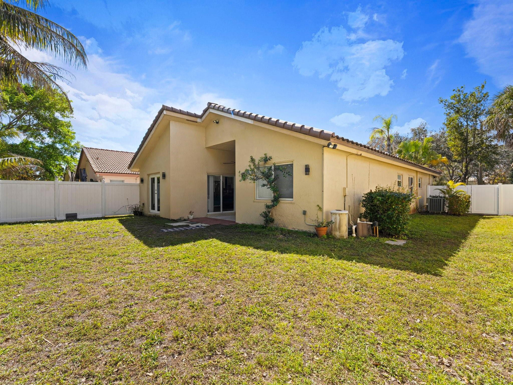 181 Sw 203rd Avenue - Photo 18