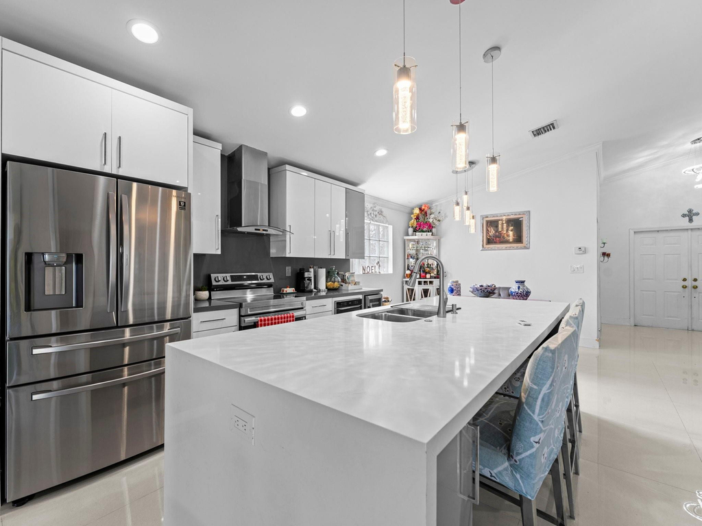 181 Sw 203rd Avenue - Photo 1