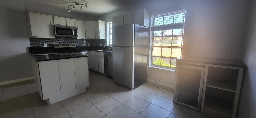 5240 Ne 14th Way - Photo 4
