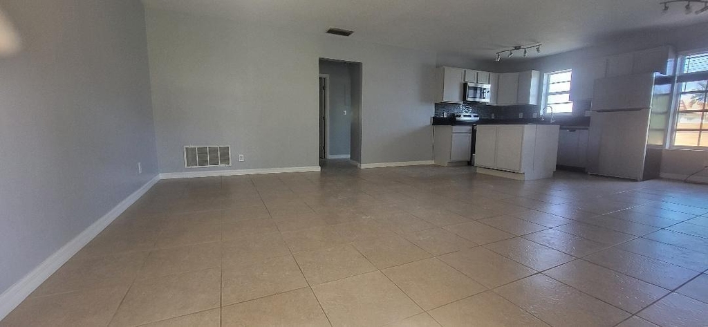 5240 Ne 14th Way - Photo 2
