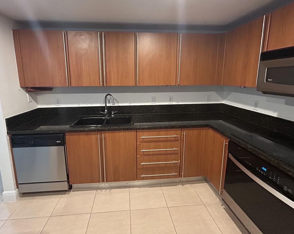 610 Clematis Street - Photo 3