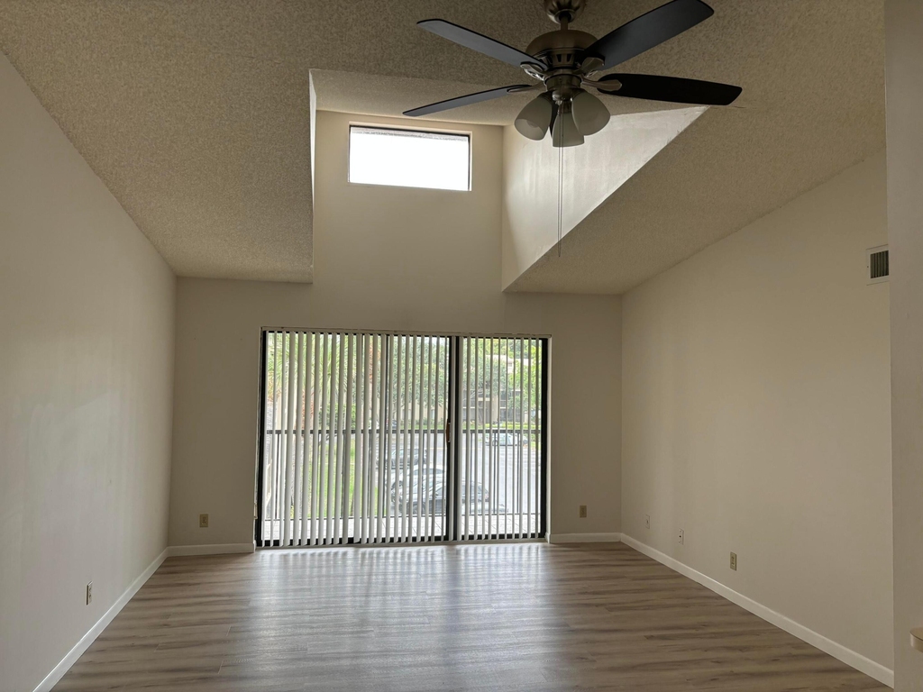 207 Foxtail Drive - Photo 3