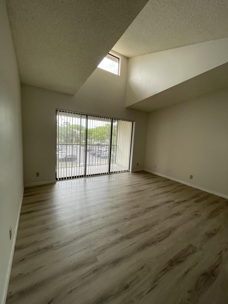 207 Foxtail Drive - Photo 2