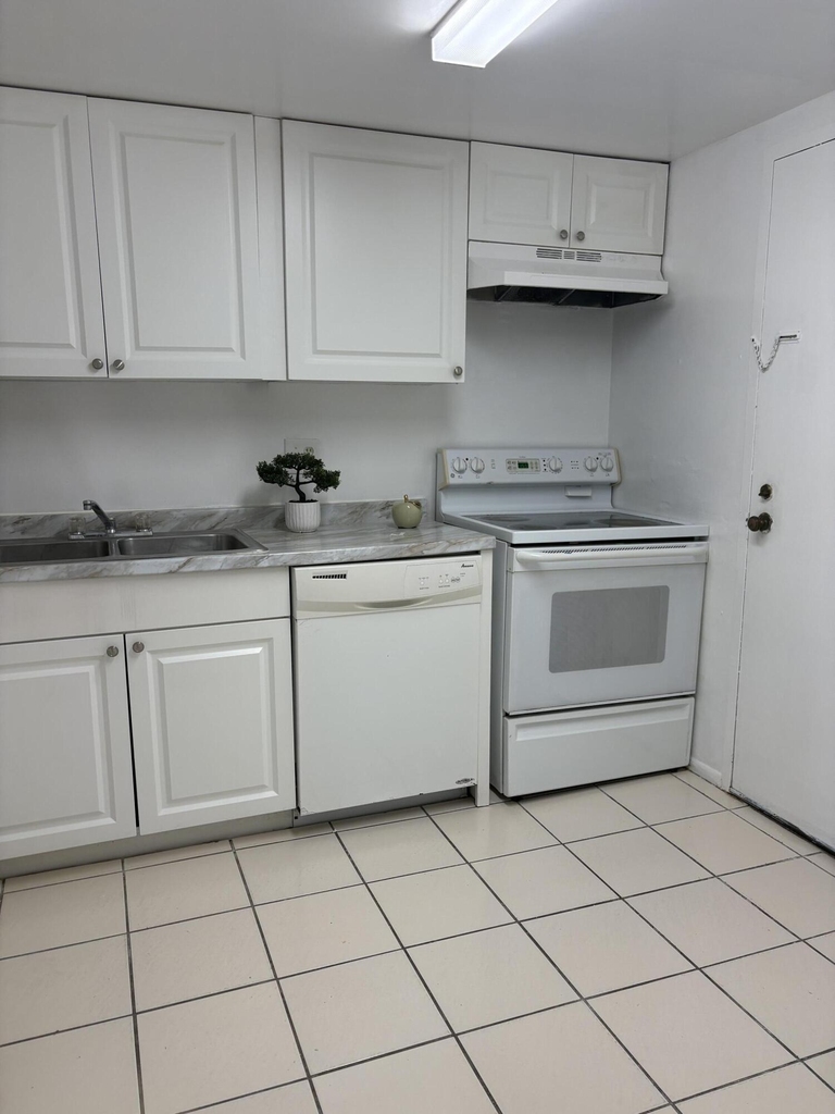 3720 Inverrary Drive - Photo 10