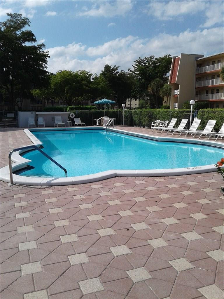 1030 Country Club Drive - Photo 16
