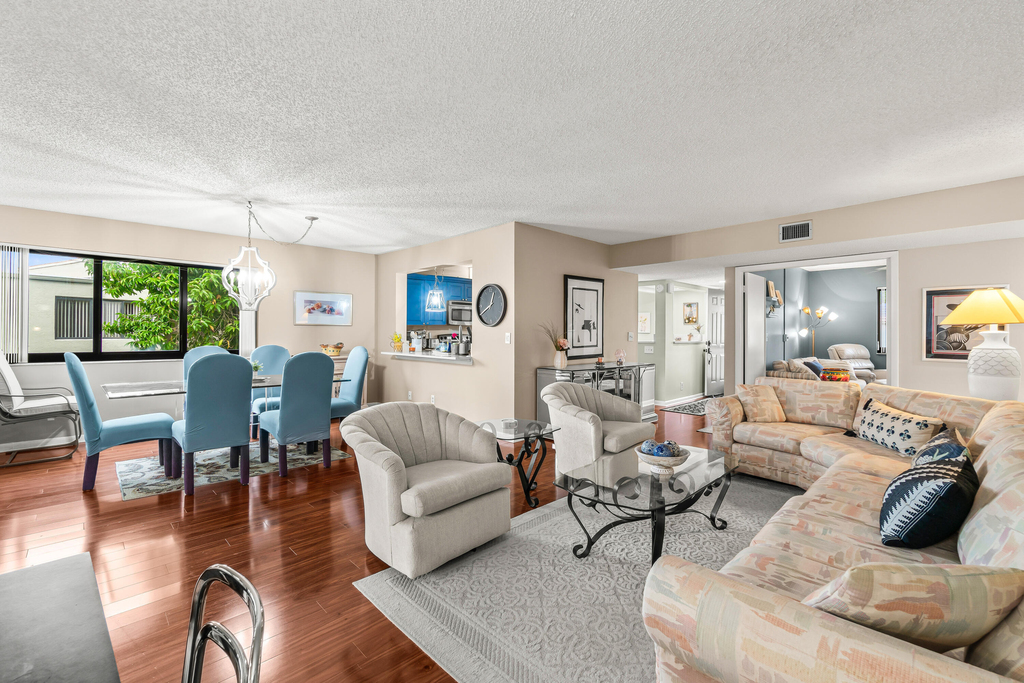 5687 Fairway Park Drive - Photo 2