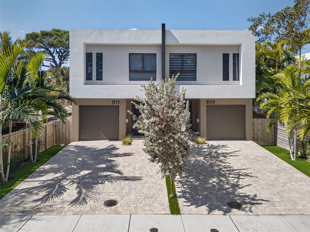811 Sw 10th Terrace - Photo 1