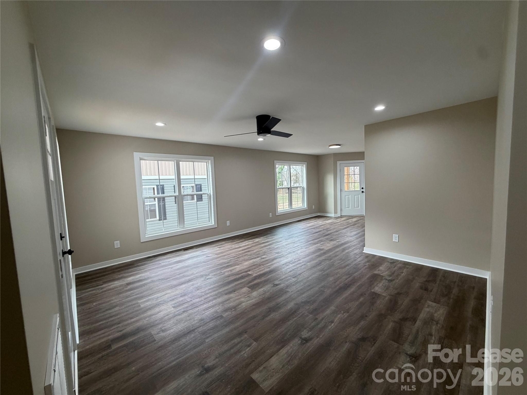 620 W Bell Street - Photo 5