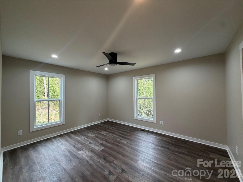 620 W Bell Street - Photo 12