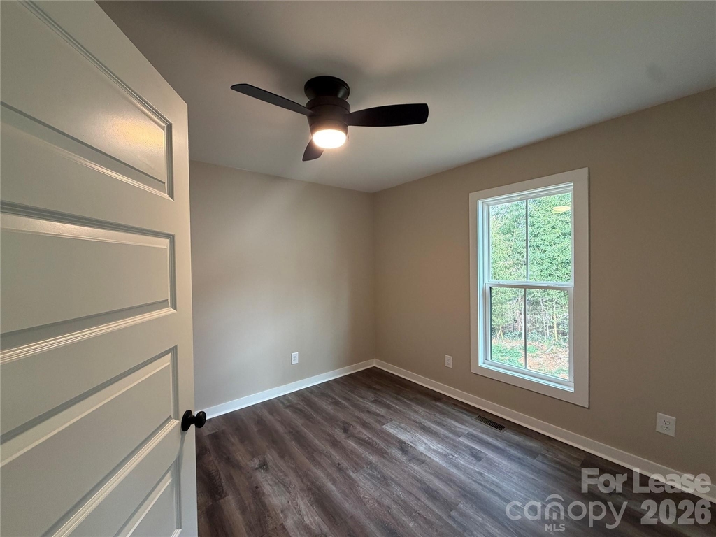 620 W Bell Street - Photo 3