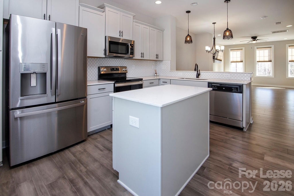 9428 Kings Parade Boulevard - Photo 3