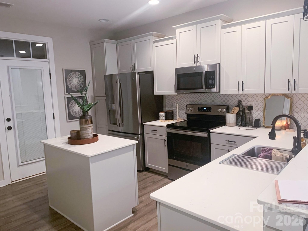 9428 Kings Parade Boulevard - Photo 2