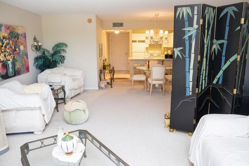 2301 Collins Avenue - Photo 2