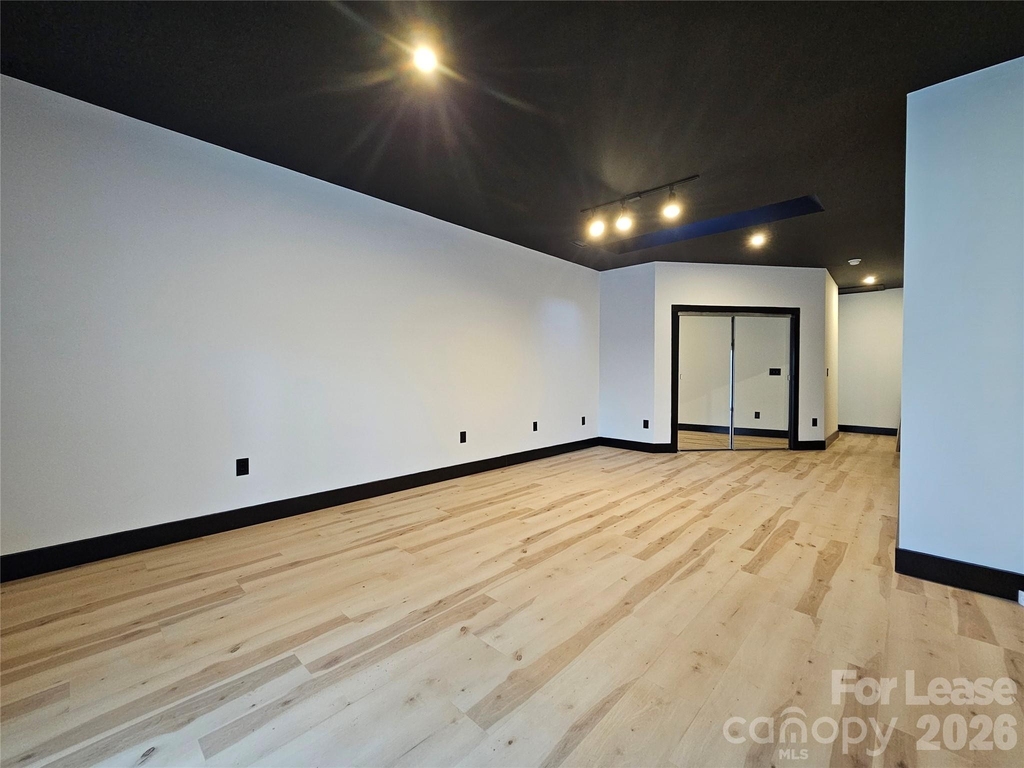 1002 Crawford Road - Photo 2