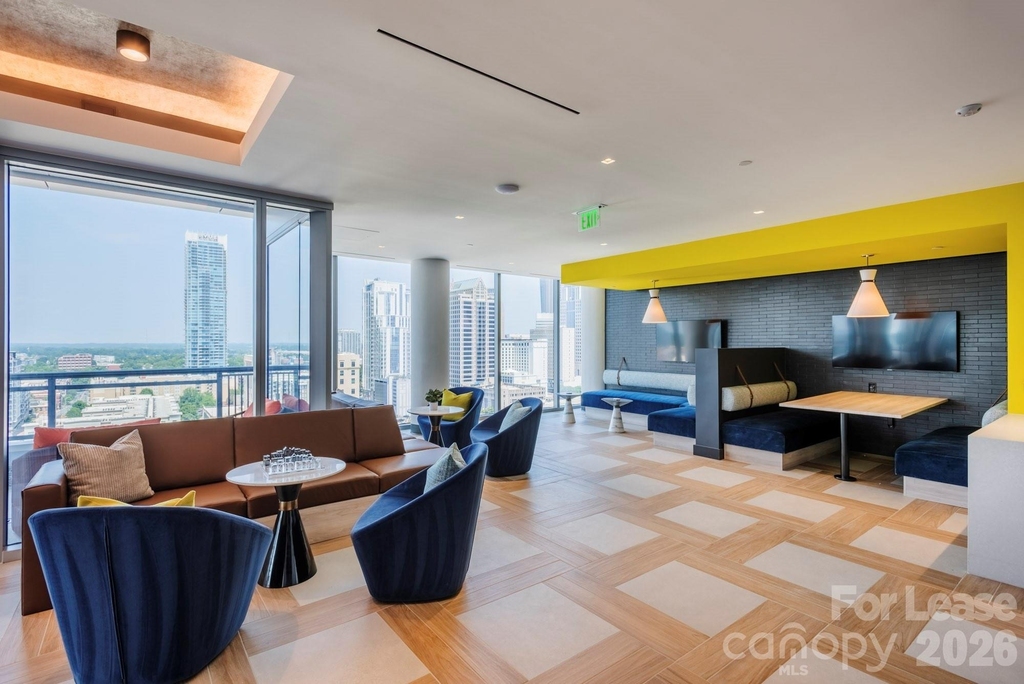 401 S Graham Street - Photo 2
